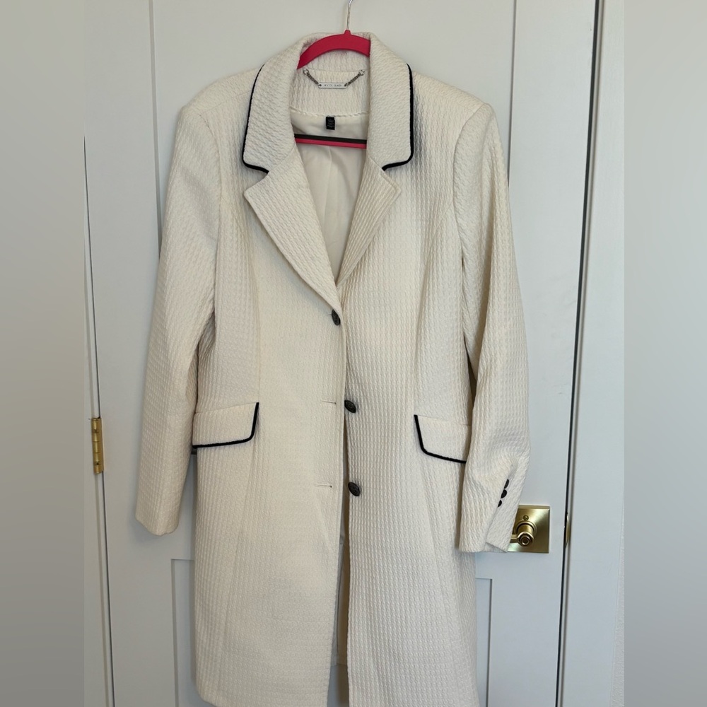 Elegant White and Black Coat-Excellent Condition